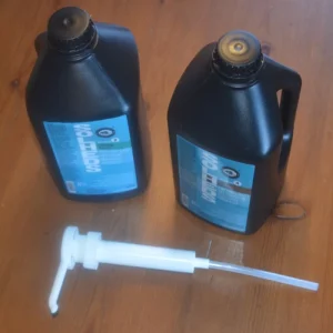 Dosing pump for 2.5l can
