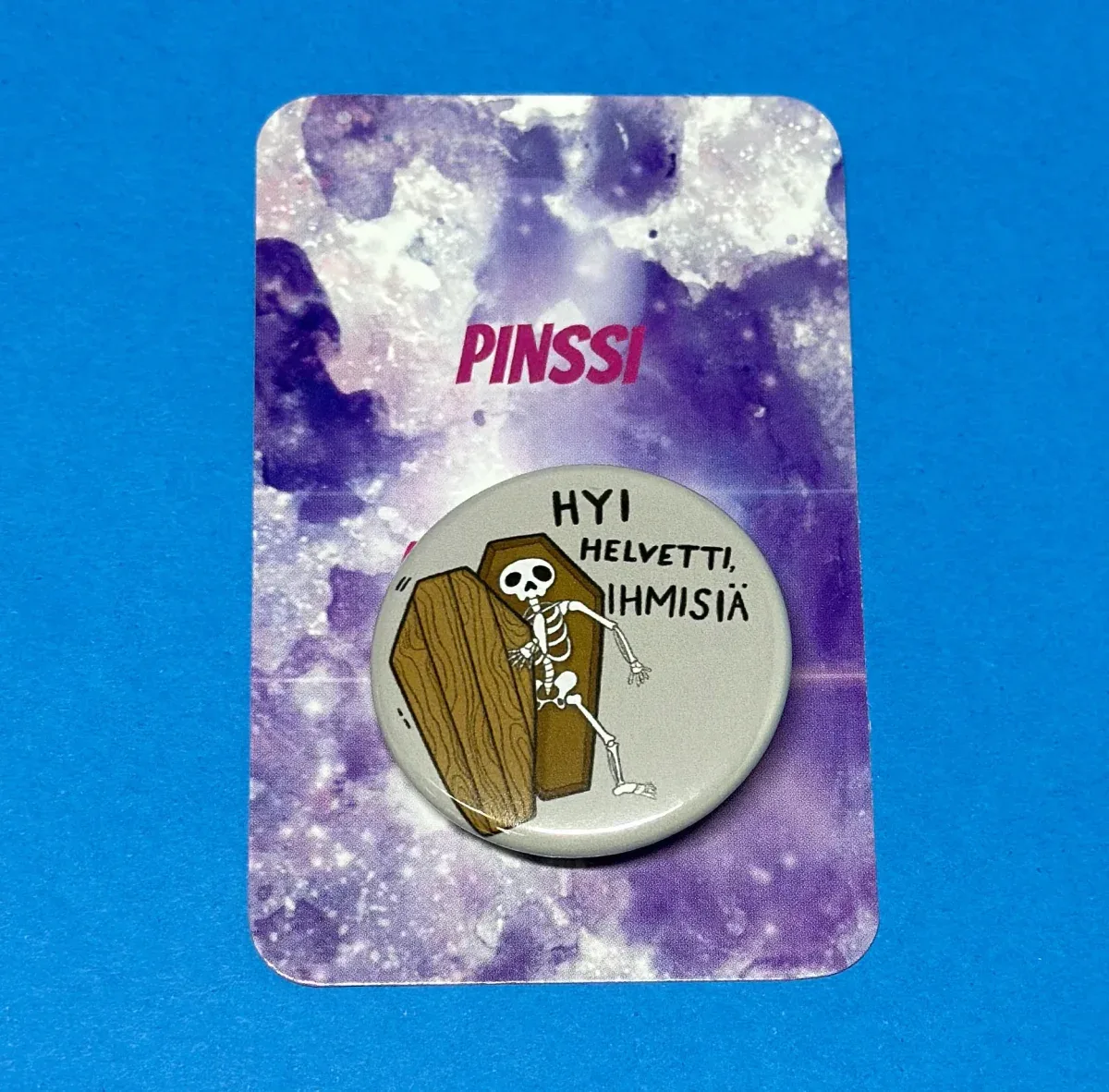 Hyi helvetti, ihmisiä – Pinssi