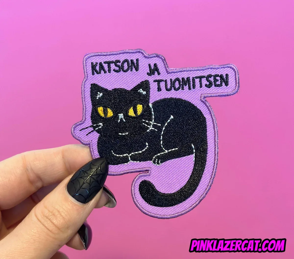 Katson ja tuomitsen – Kangasmerkki
