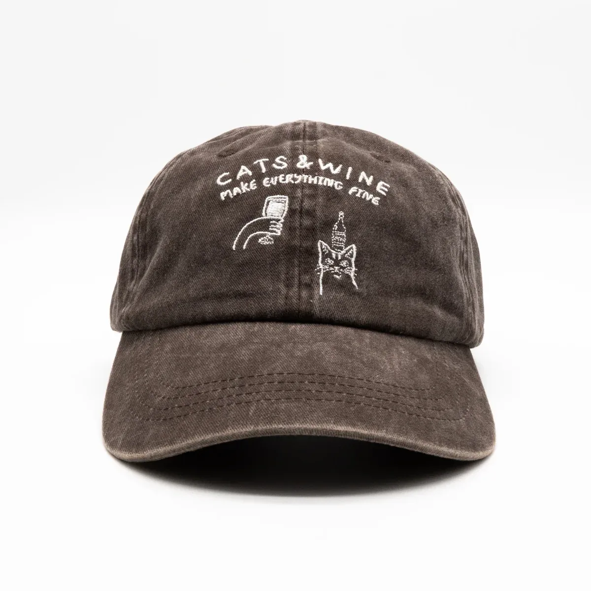 Ruskea denim-lippis – Logo ”Cats & Wine Make Everything Fine”