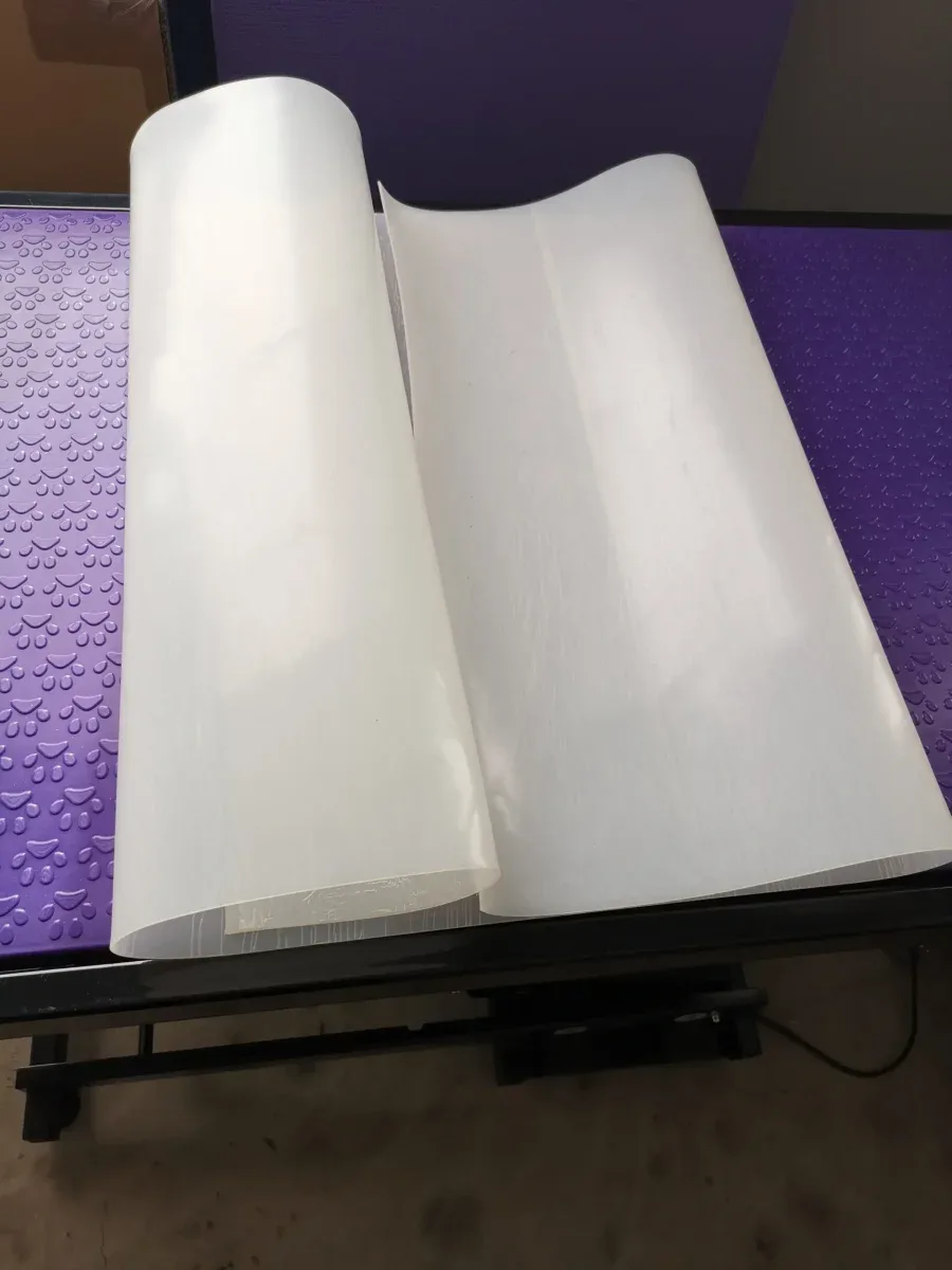 Silikonimatto kaikille pöydille, 120cm*60cm, semi-läpinäkyvä