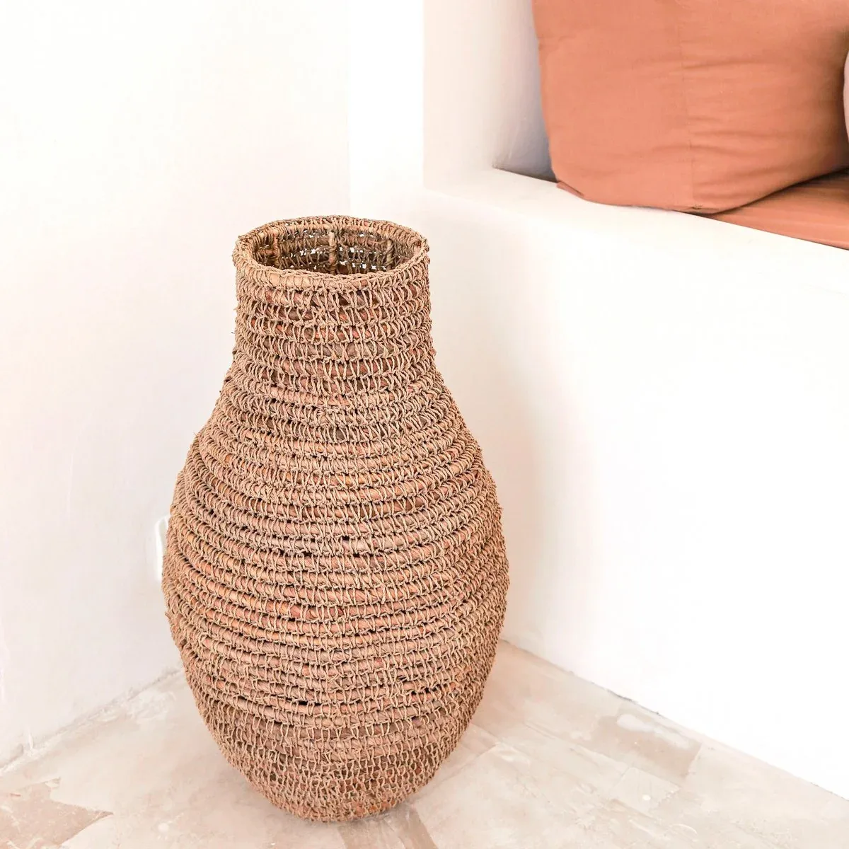 Soeji Sakra – käsintehty banaanikuitumaljakko 56 cm