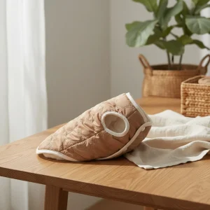 Tekoturkilla vuorattu liivi kissalle