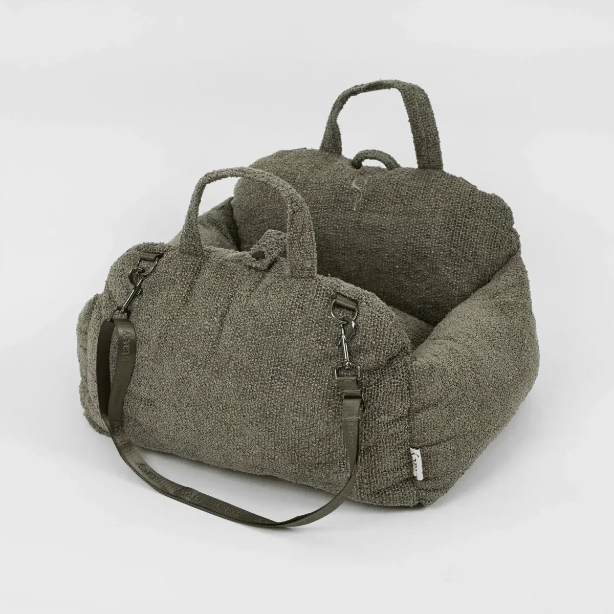 Tova 2-in-1 autoistuin koiralle – Chestnut Bouclé