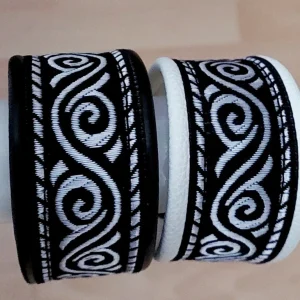 ½-kuristava nahkapanta leveä ornamentti